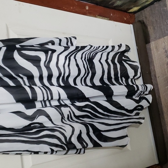 Dress - Picture 5 of 7